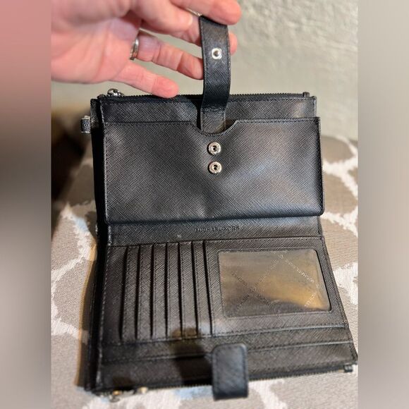 Michael Kors Jet Set wristlet,excellent condition, like new. Signature logo, blk - Picture 8 of 10